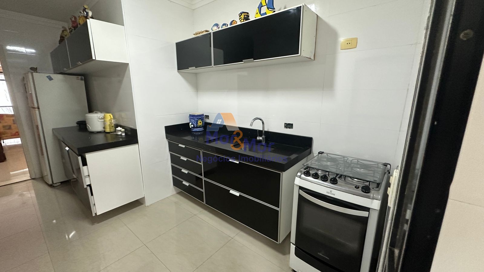 Apartamento na Praia das Pitangueiras, Guarujá - SP