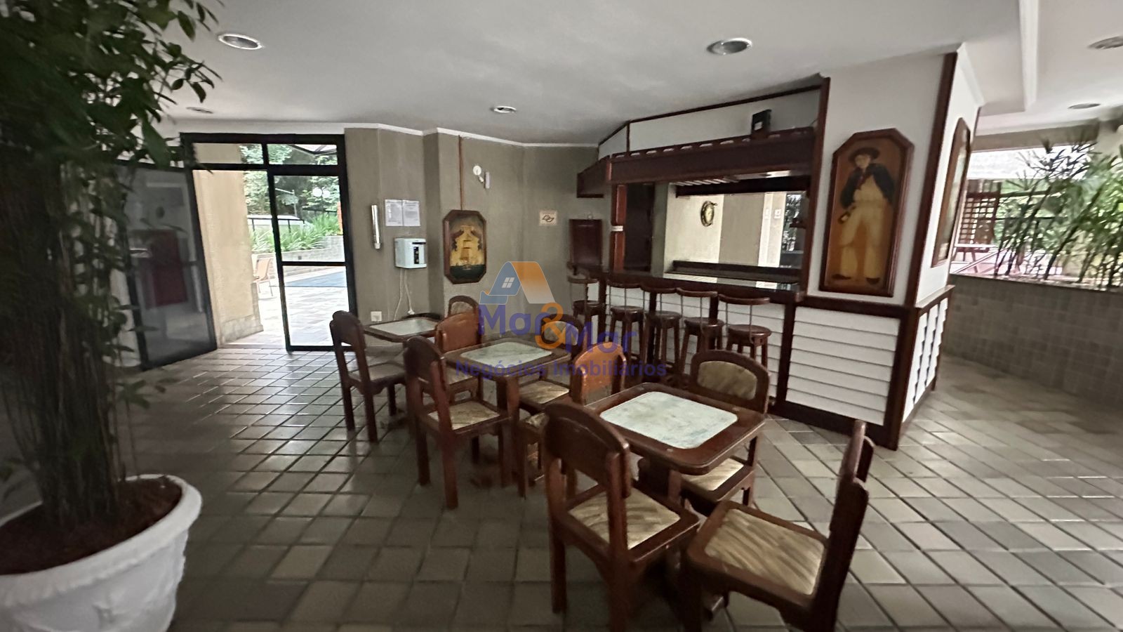 Apartamento na Praia das Pitangueiras, Guarujá - SP