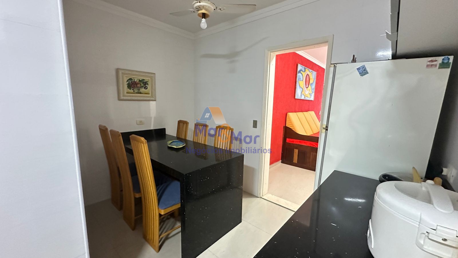 Apartamento na Praia das Pitangueiras, Guarujá - SP