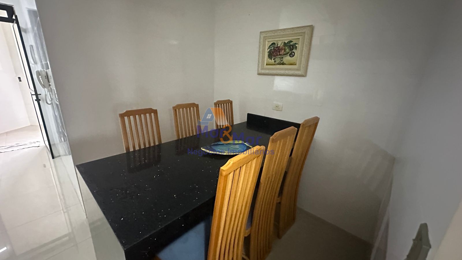 Apartamento na Praia das Pitangueiras, Guarujá - SP
