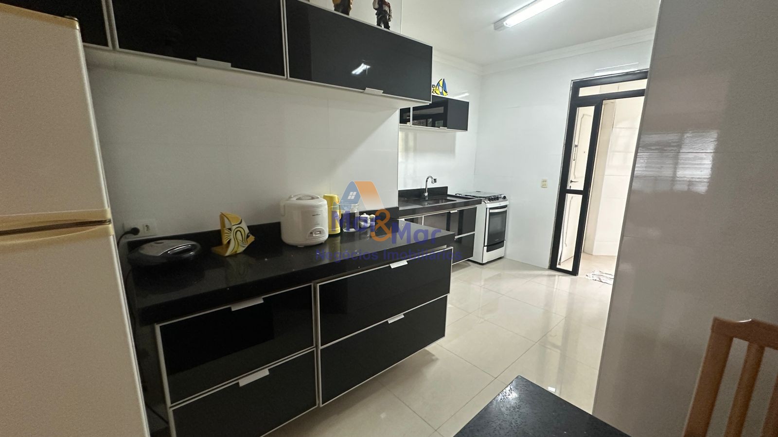 Apartamento na Praia das Pitangueiras, Guarujá - SP