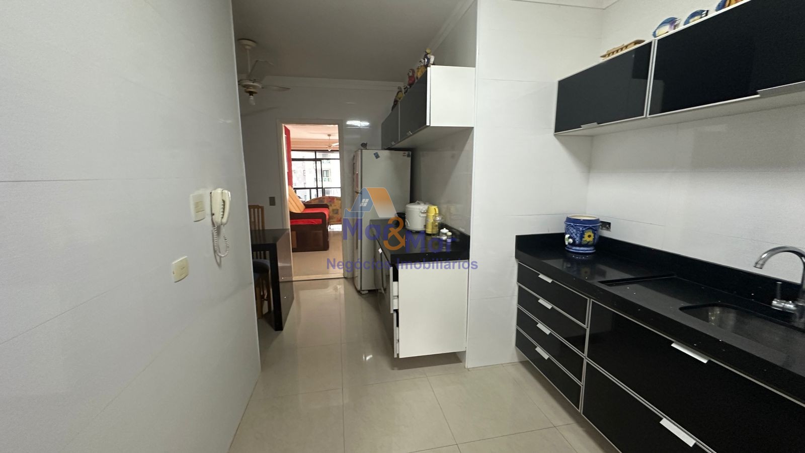 Apartamento na Praia das Pitangueiras, Guarujá - SP