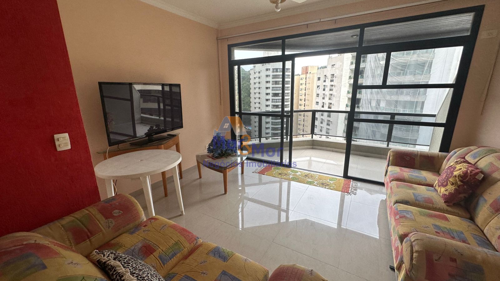 Apartamento na Praia das Pitangueiras, Guarujá - SP