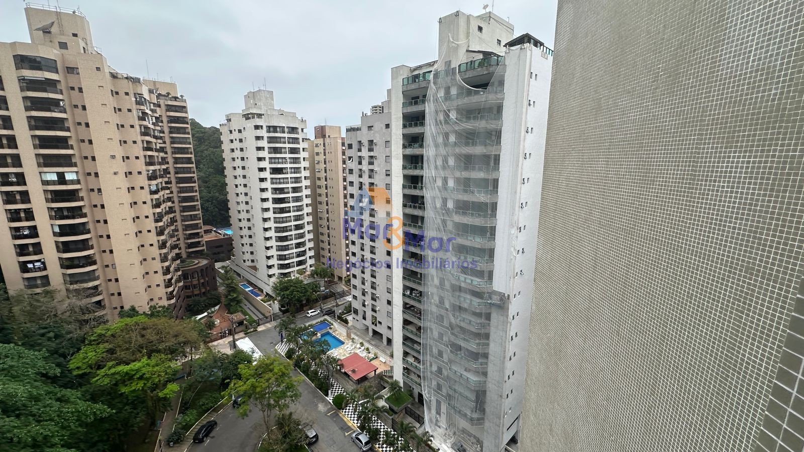 Apartamento na Praia das Pitangueiras, Guarujá - SP