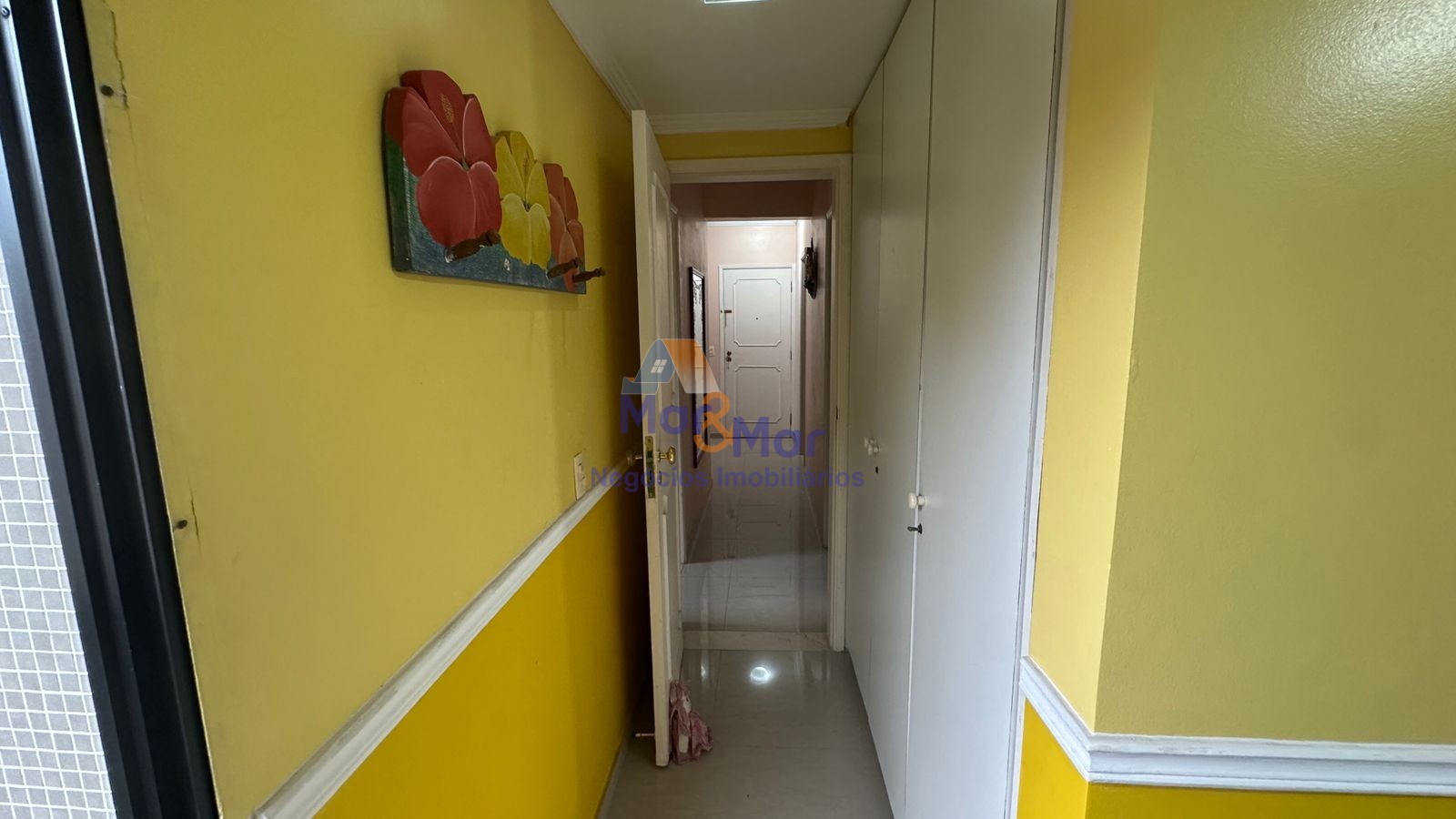 Apartamento na Praia das Pitangueiras, Guarujá - SP