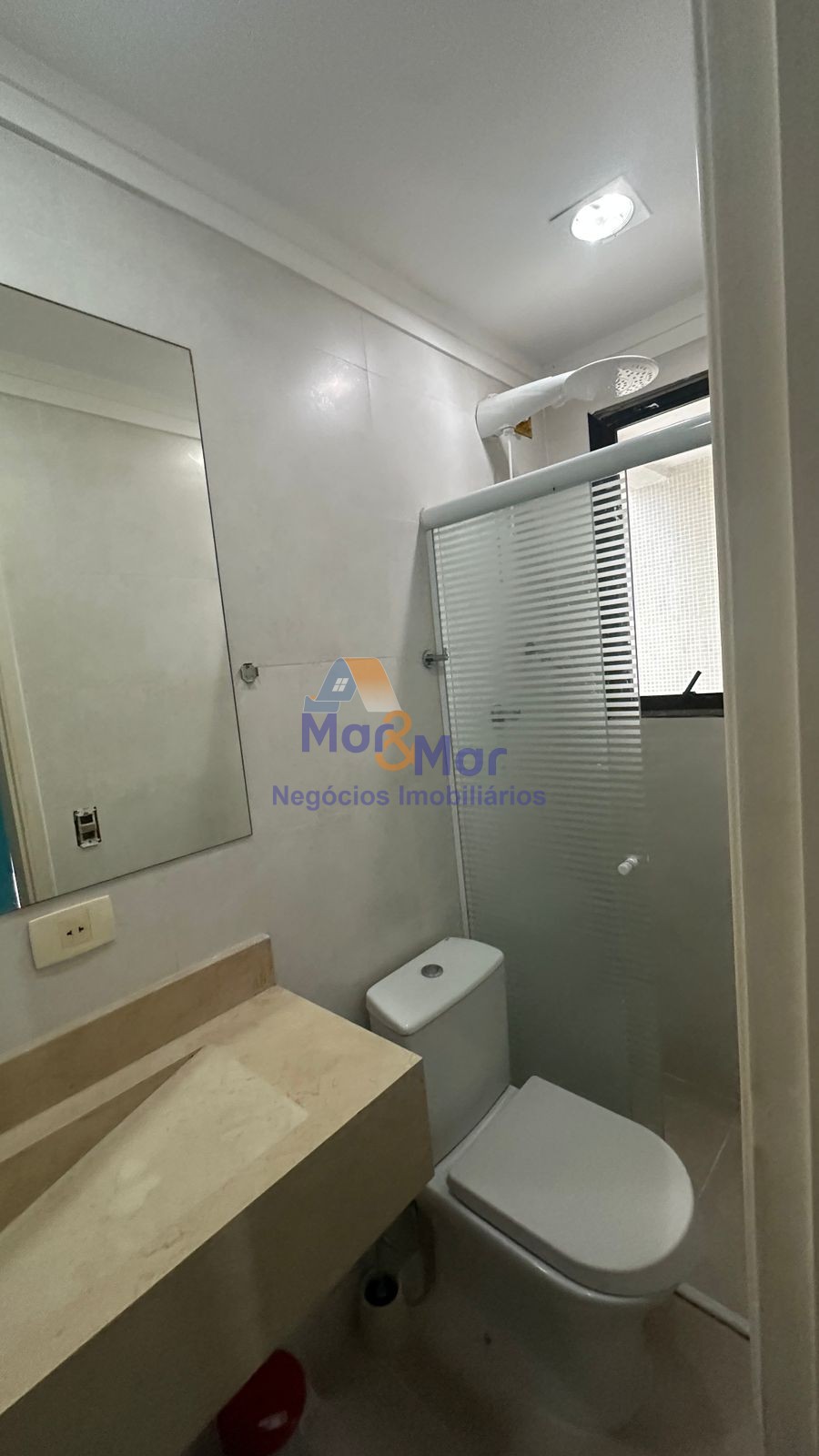 Apartamento na Praia das Pitangueiras, Guarujá - SP