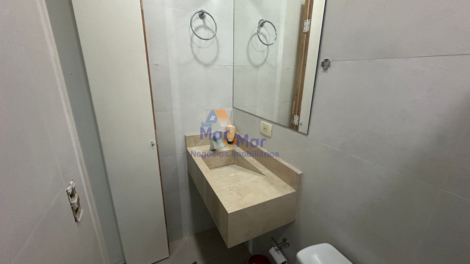 Apartamento na Praia das Pitangueiras, Guarujá - SP
