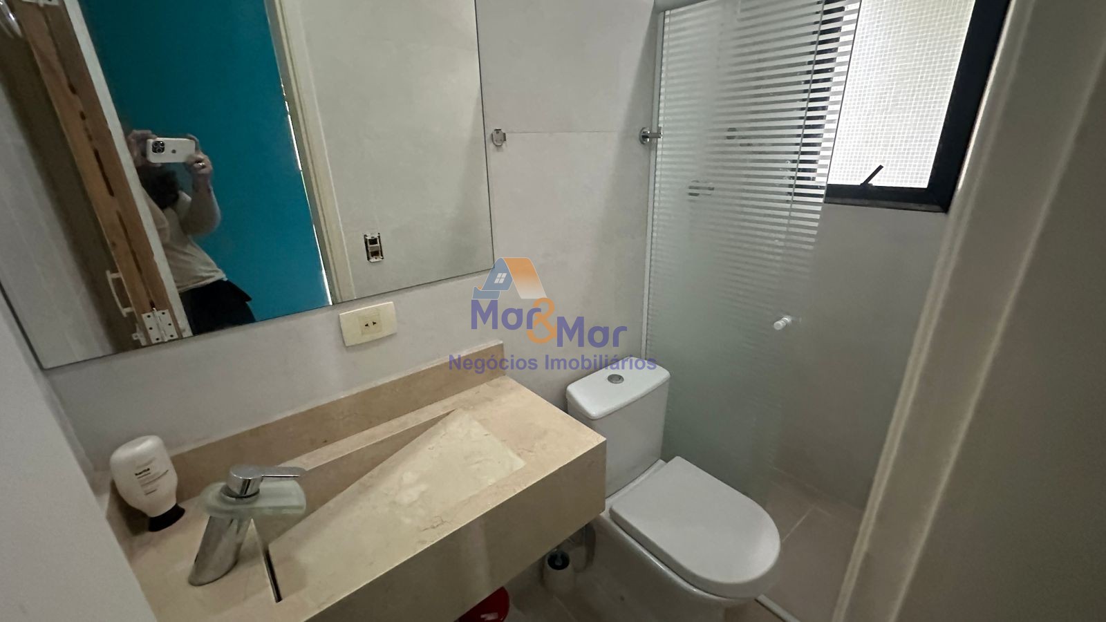 Apartamento na Praia das Pitangueiras, Guarujá - SP