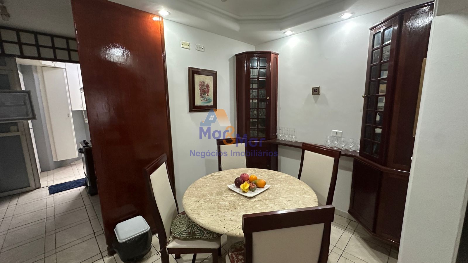 Apartamento na Praia das Pitangueiras, Guarujá - SP