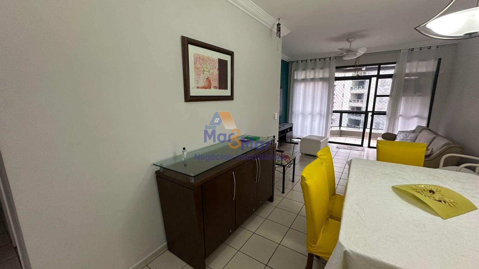 Apartamento na Praia das Pitangueiras, Guarujá - SP