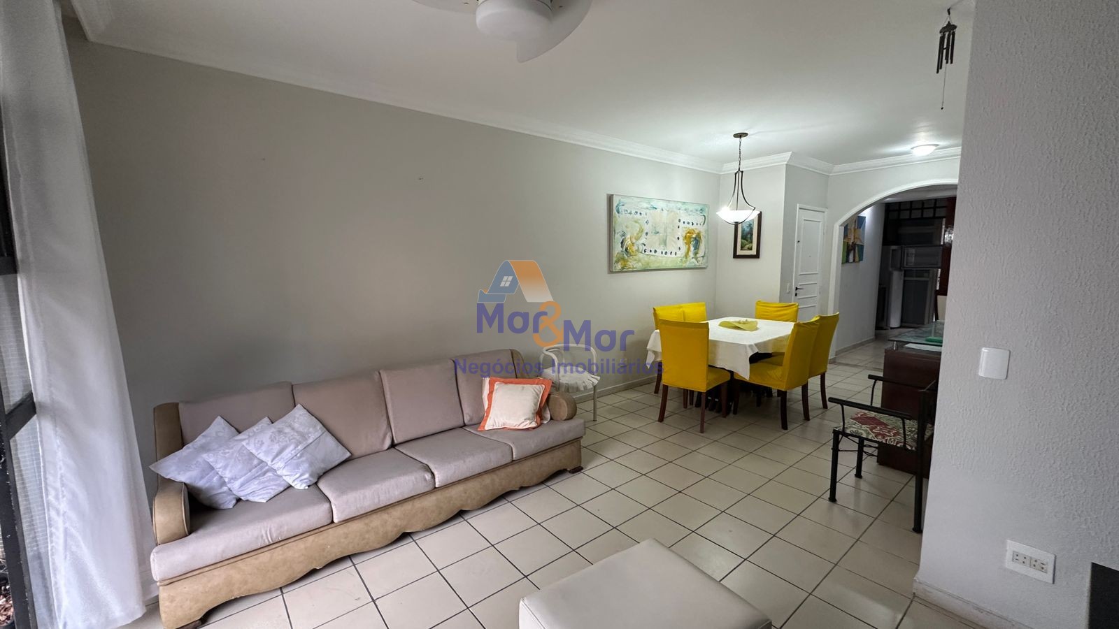 Apartamento na Praia das Pitangueiras, Guarujá - SP