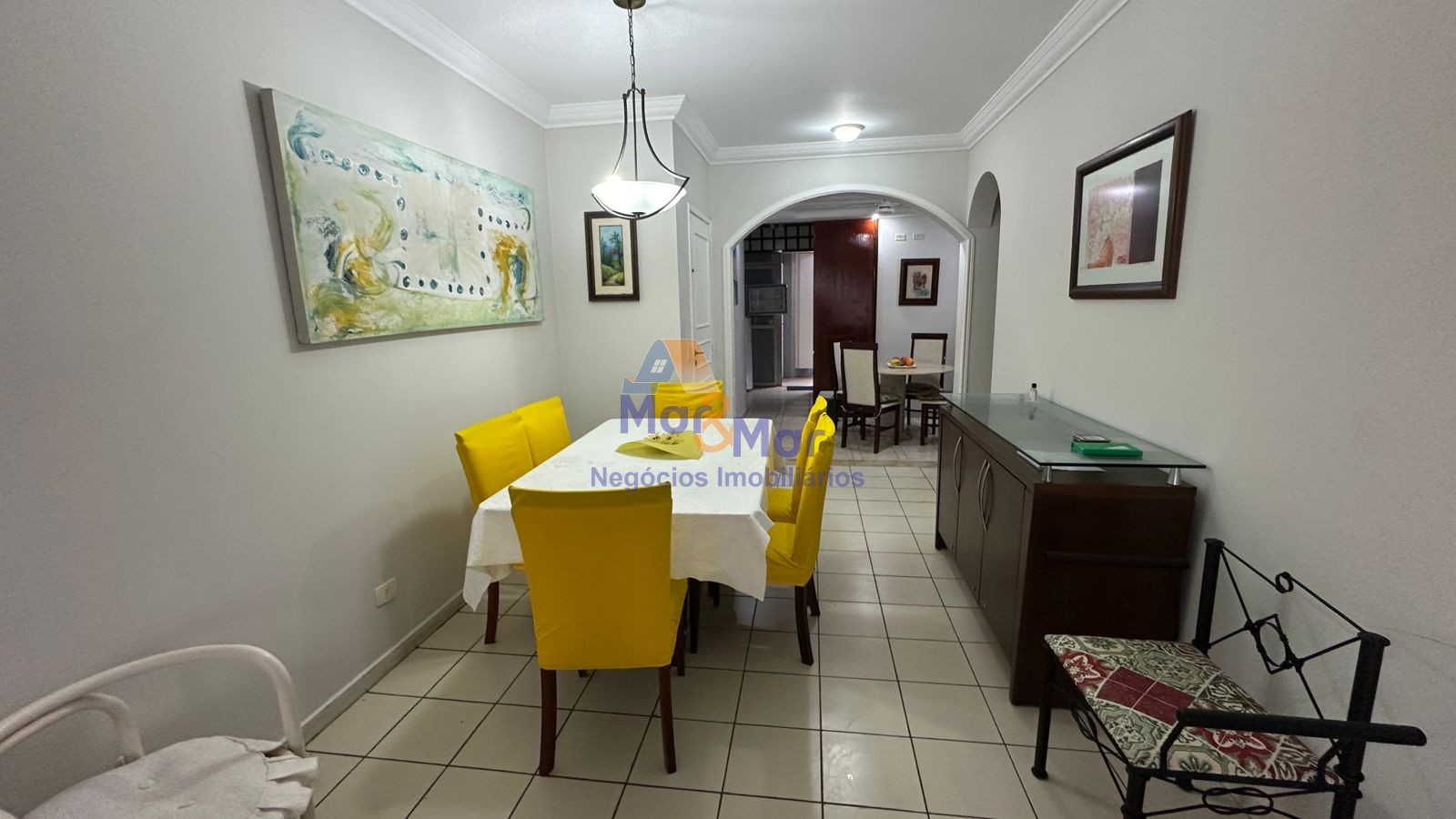 Apartamento na Praia das Pitangueiras, Guarujá - SP