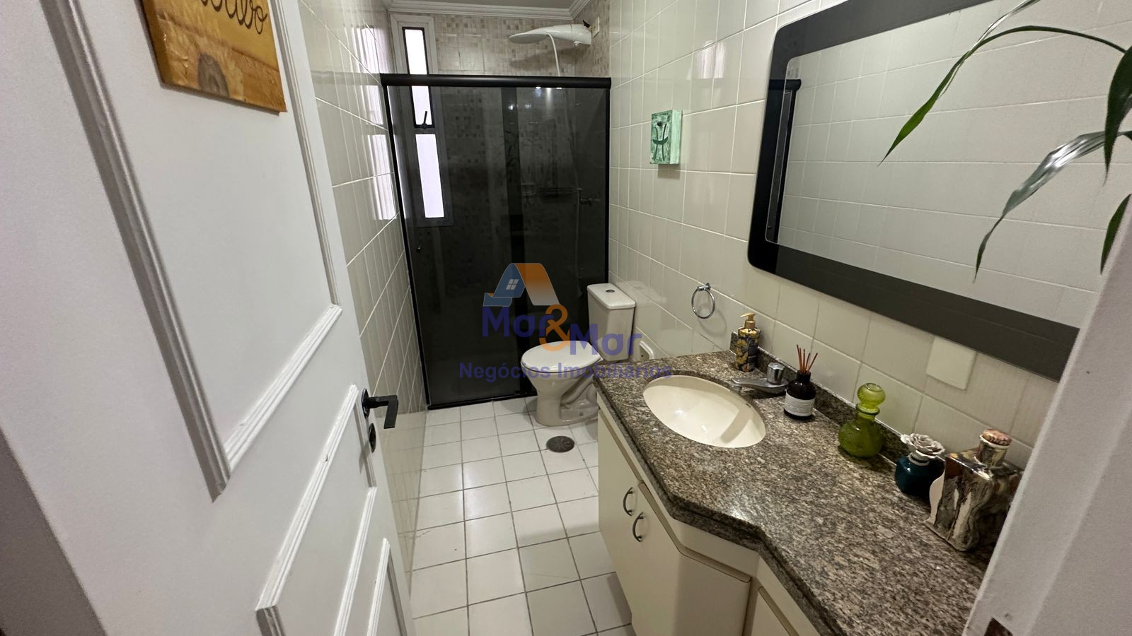 Apartamento na Praia das Pitangueiras, Guarujá - SP