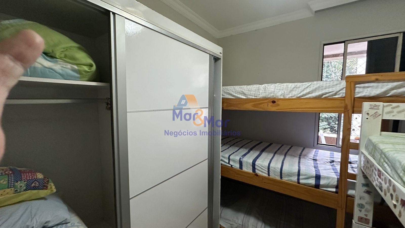 Apartamento na Praia das Pitangueiras, Guarujá - SP