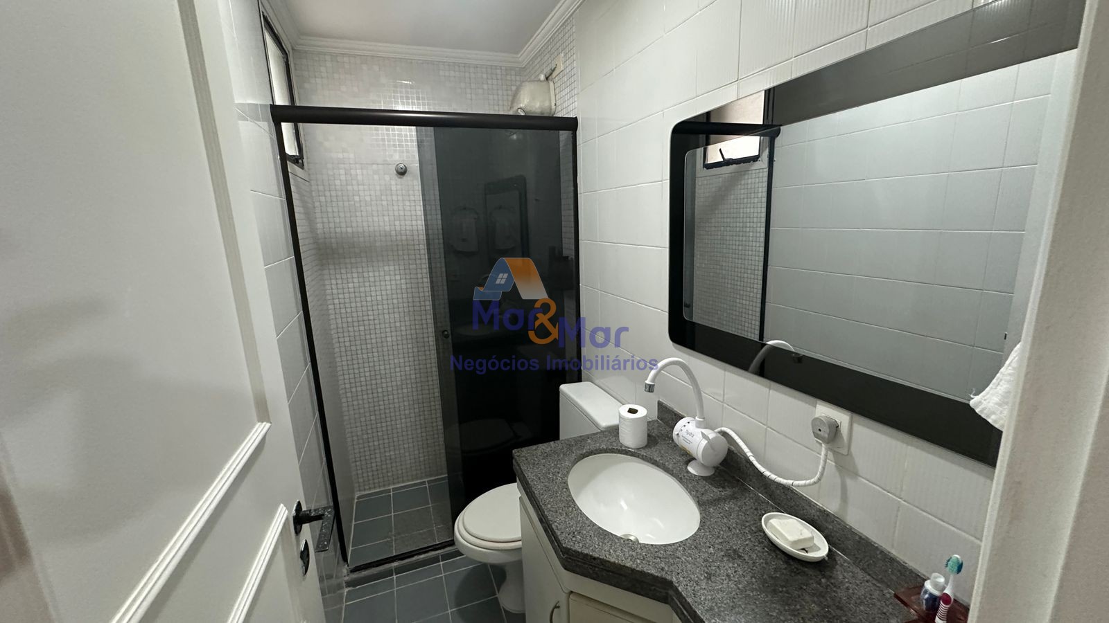Apartamento na Praia das Pitangueiras, Guarujá - SP