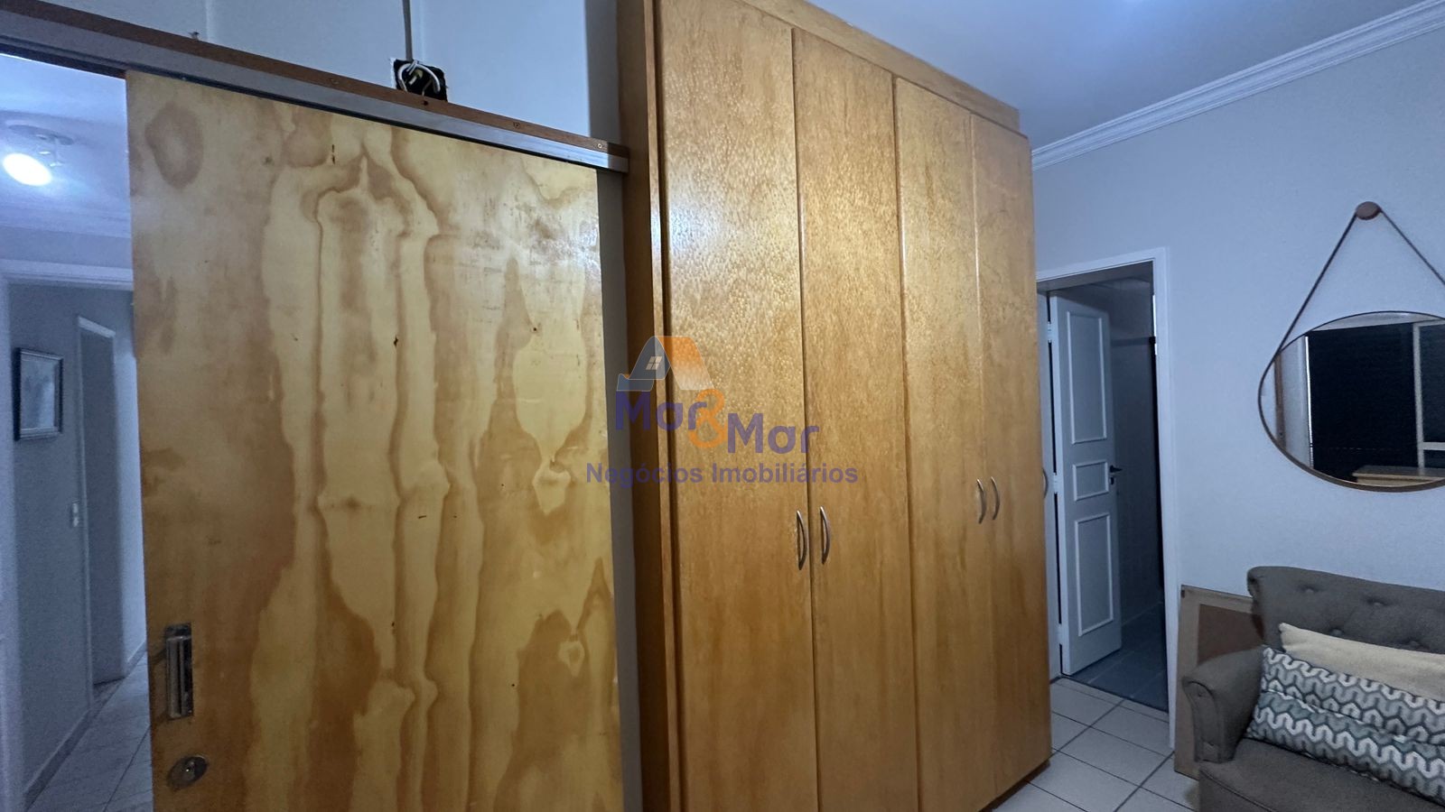 Apartamento na Praia das Pitangueiras, Guarujá - SP