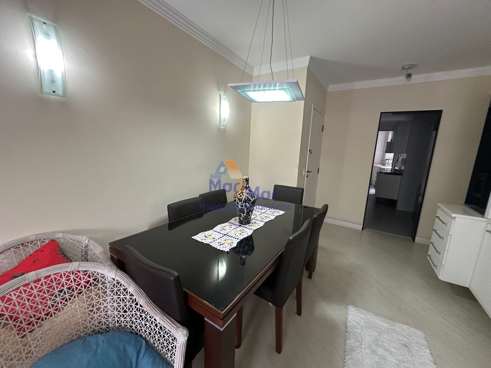Apartamento na Praia das Pitangueiras, Guarujá - SP