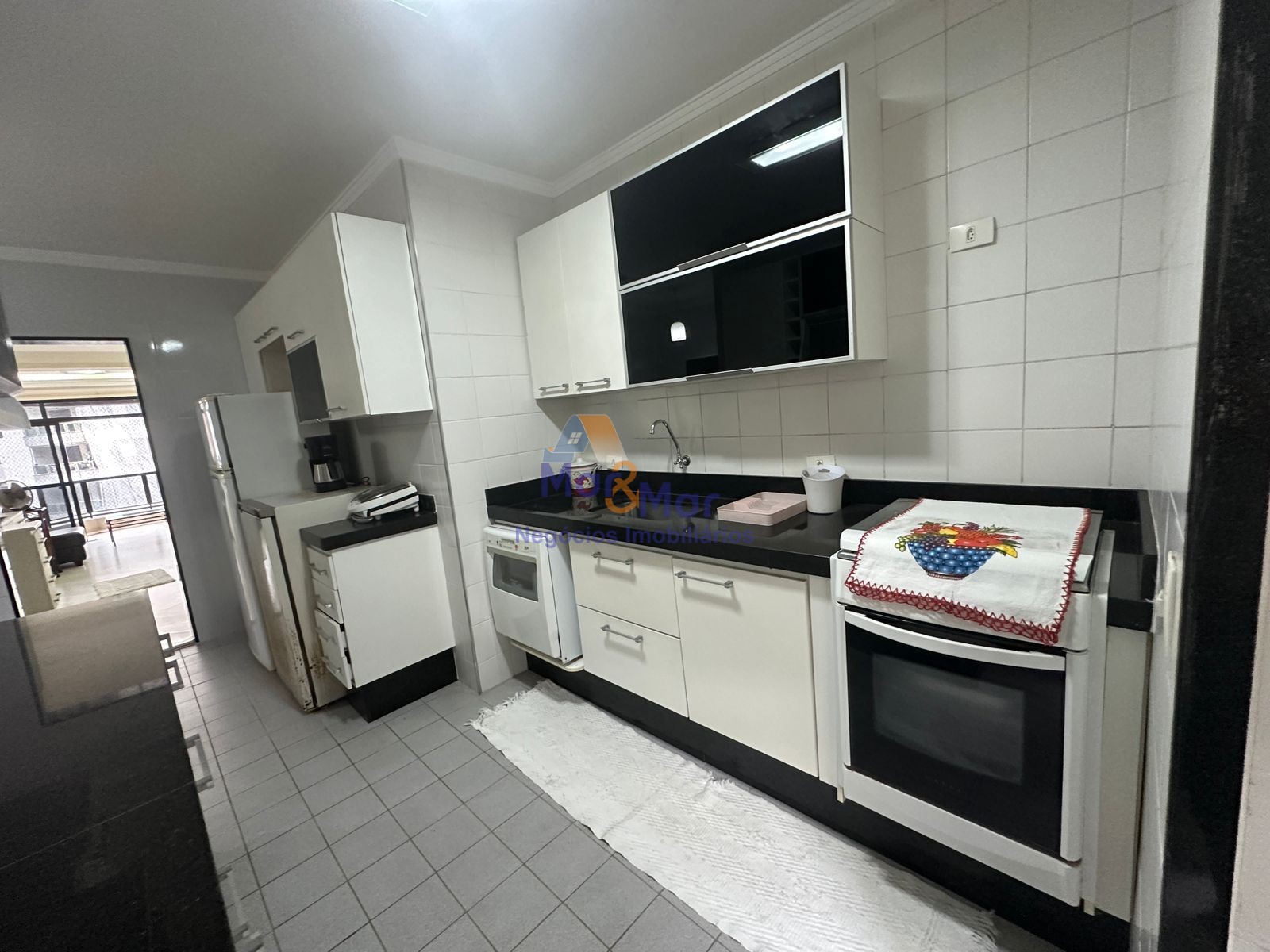 Apartamento na Praia das Pitangueiras, Guarujá - SP