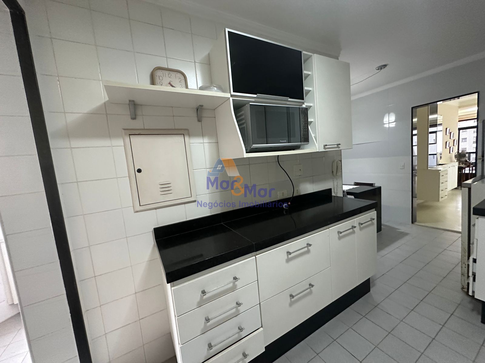Apartamento na Praia das Pitangueiras, Guarujá - SP