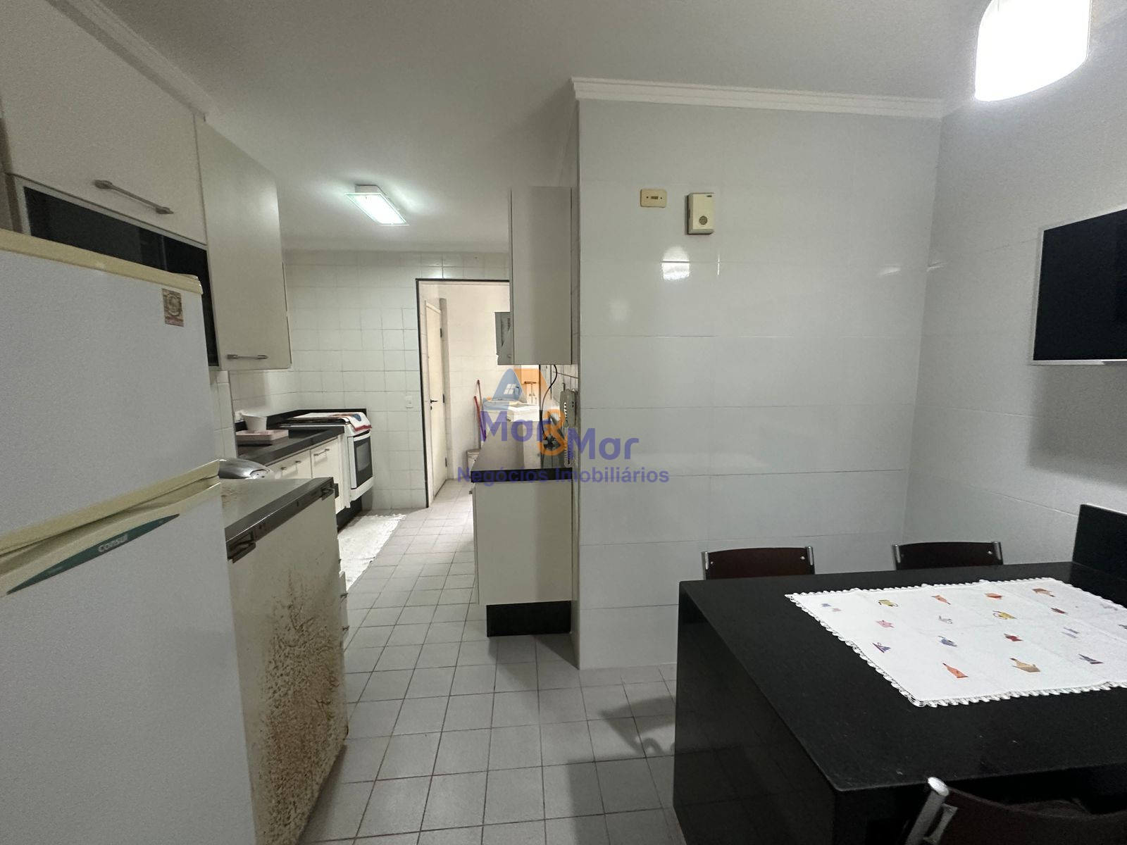 Apartamento na Praia das Pitangueiras, Guarujá - SP