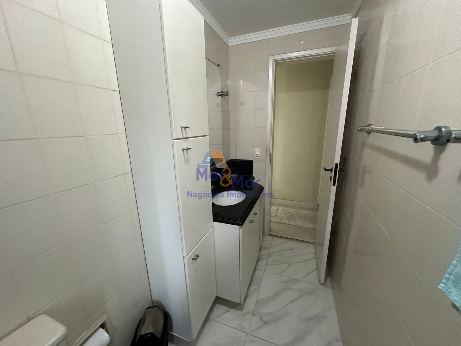 Apartamento na Praia das Pitangueiras, Guarujá - SP