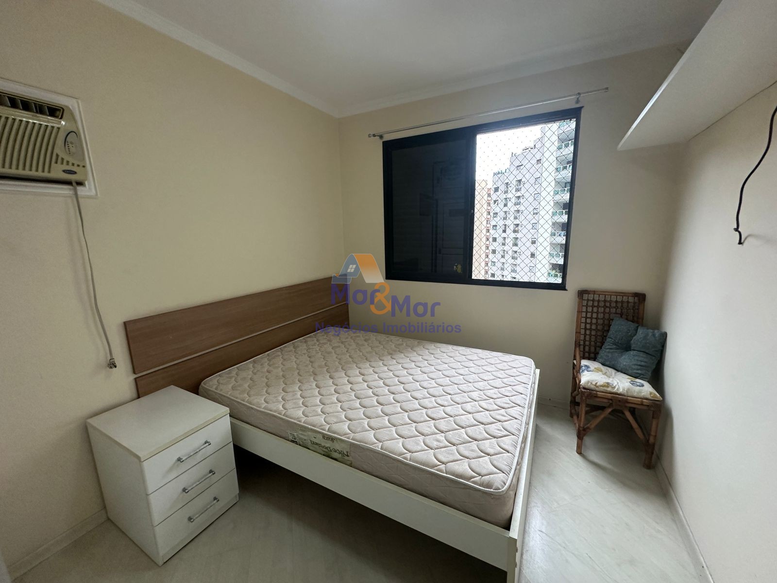 Apartamento na Praia das Pitangueiras, Guarujá - SP