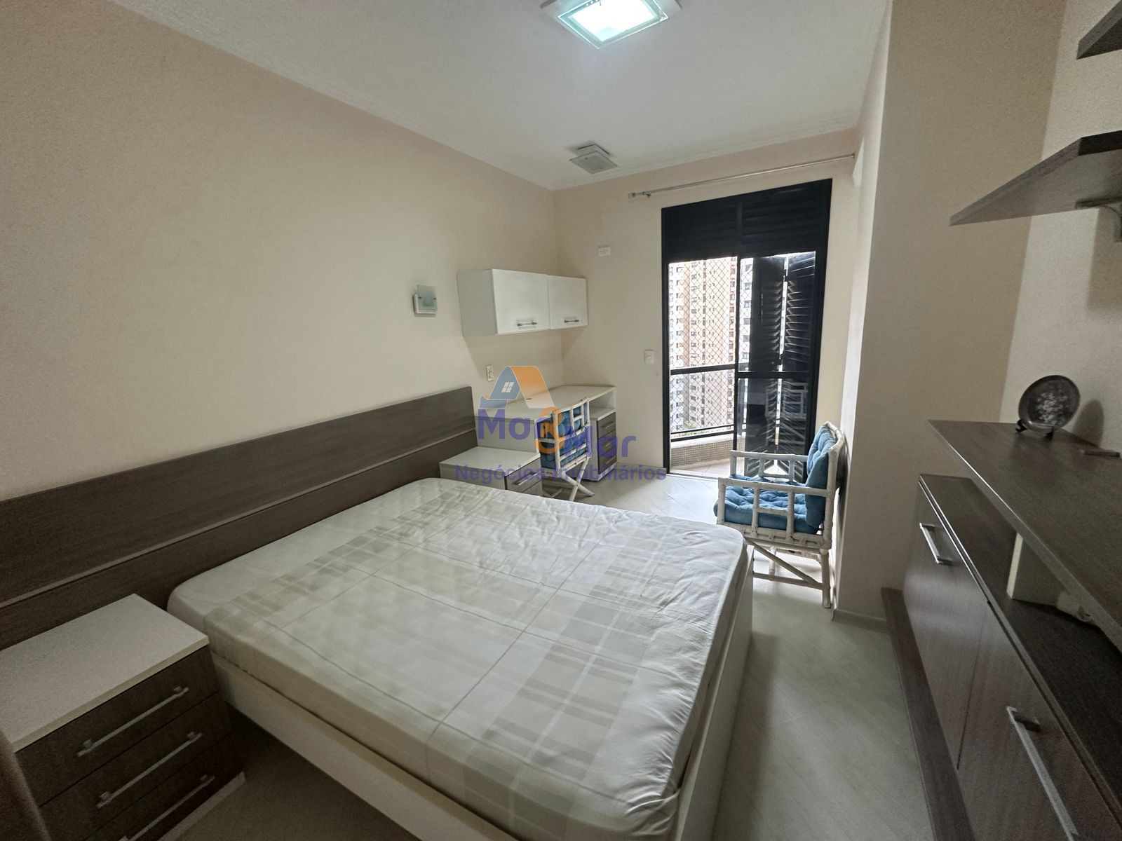 Apartamento na Praia das Pitangueiras, Guarujá - SP