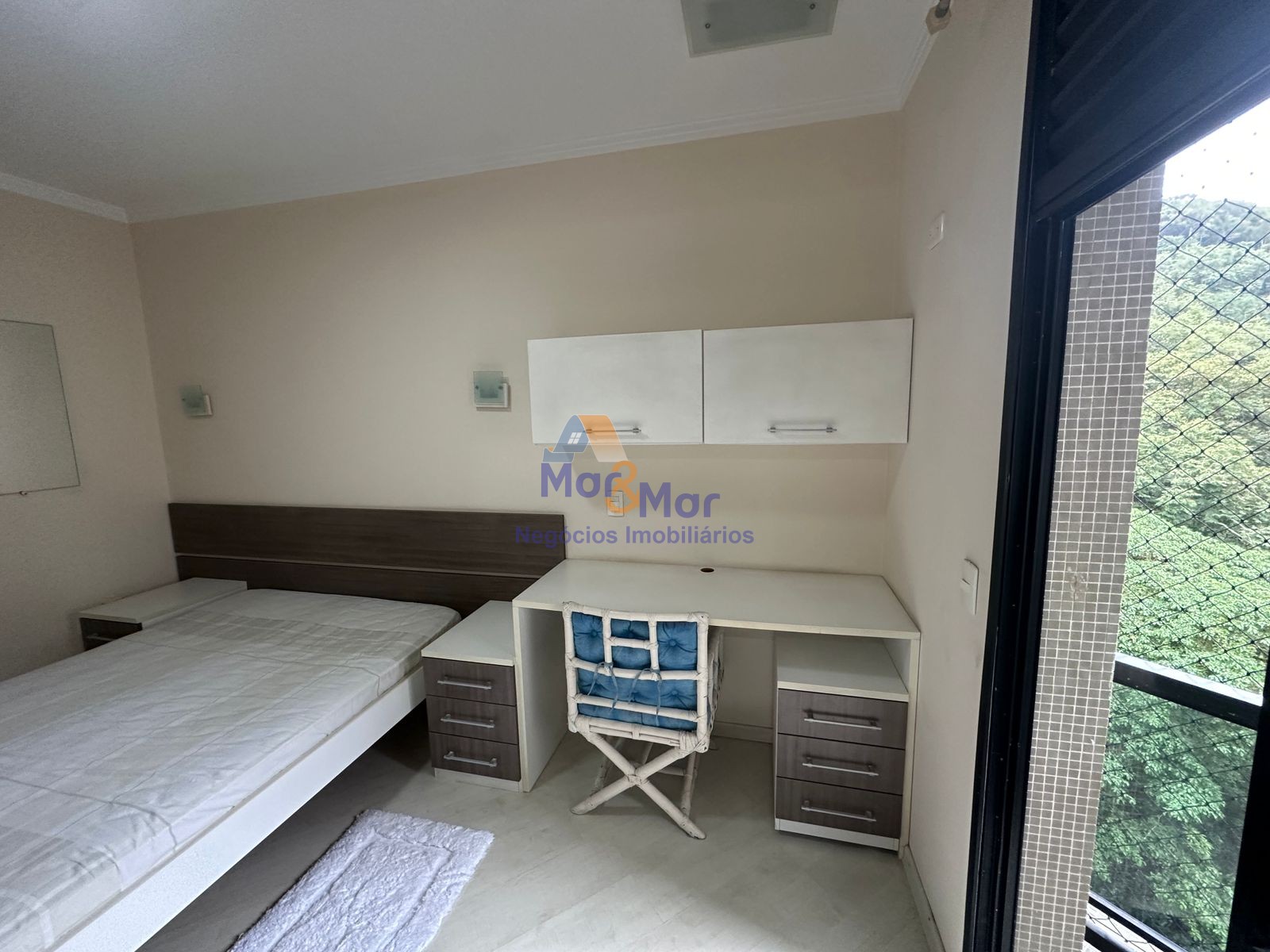 Apartamento na Praia das Pitangueiras, Guarujá - SP