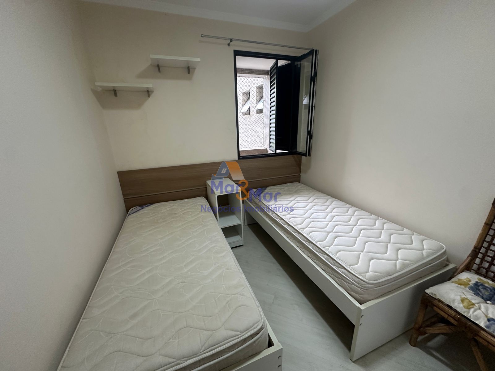 Apartamento na Praia das Pitangueiras, Guarujá - SP