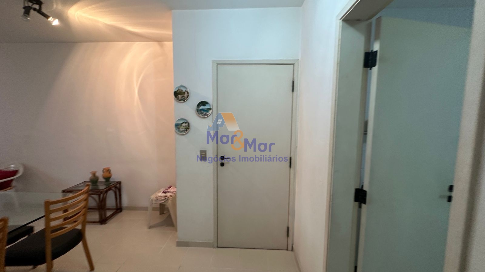 Apartamento na Praia das Pitangueiras, Guarujá - SP