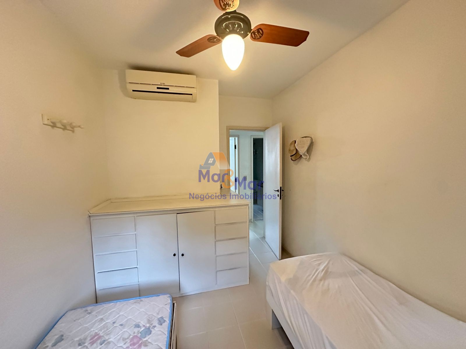 Apartamento na Praia das Pitangueiras, Guarujá - SP
