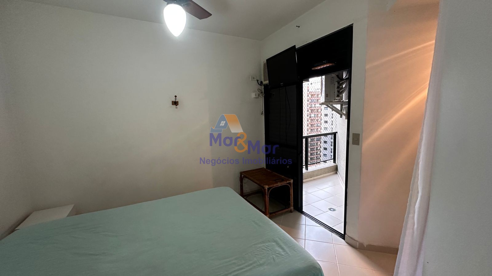 Apartamento na Praia das Pitangueiras, Guarujá - SP