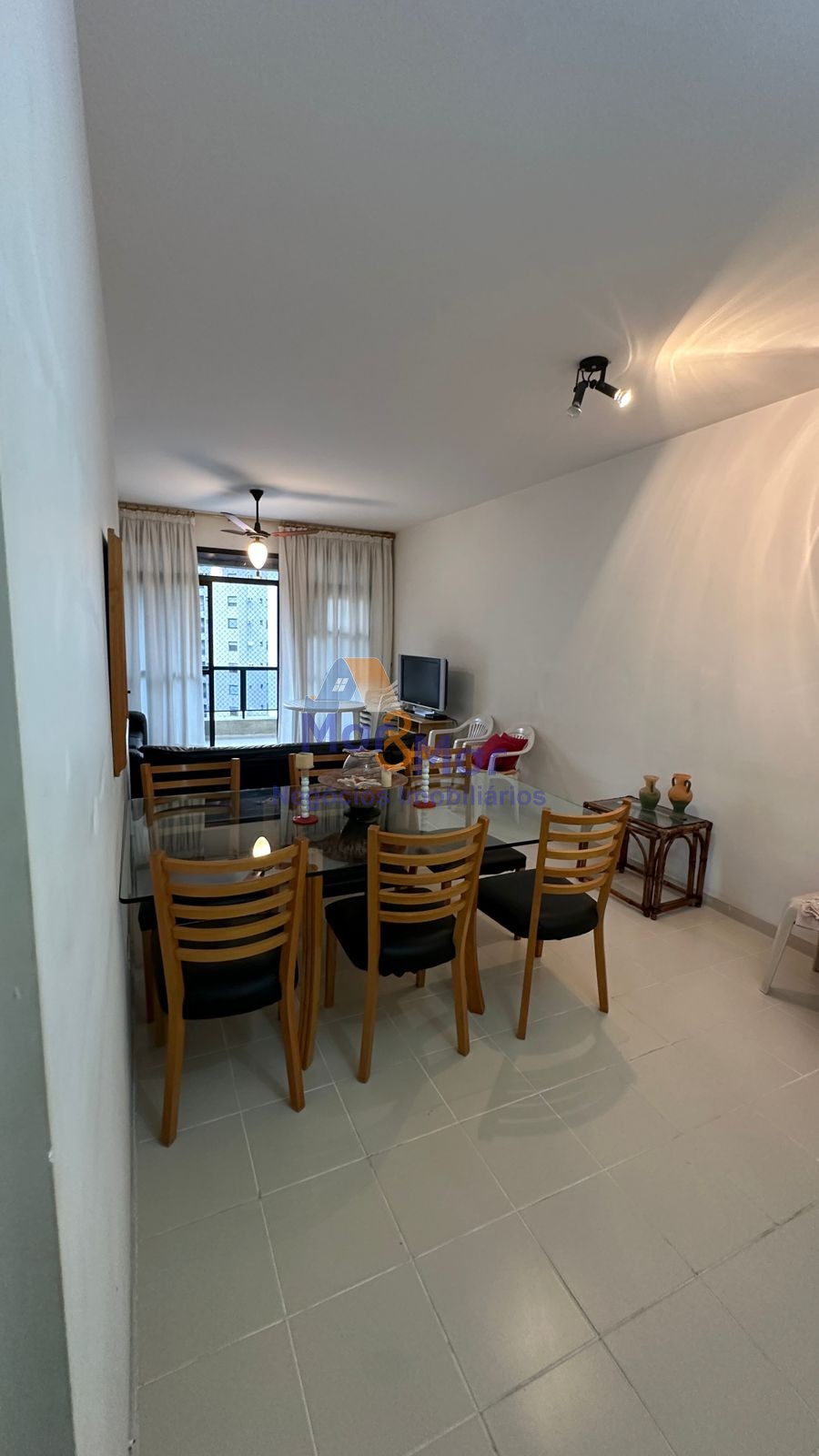 Apartamento na Praia das Pitangueiras, Guarujá - SP