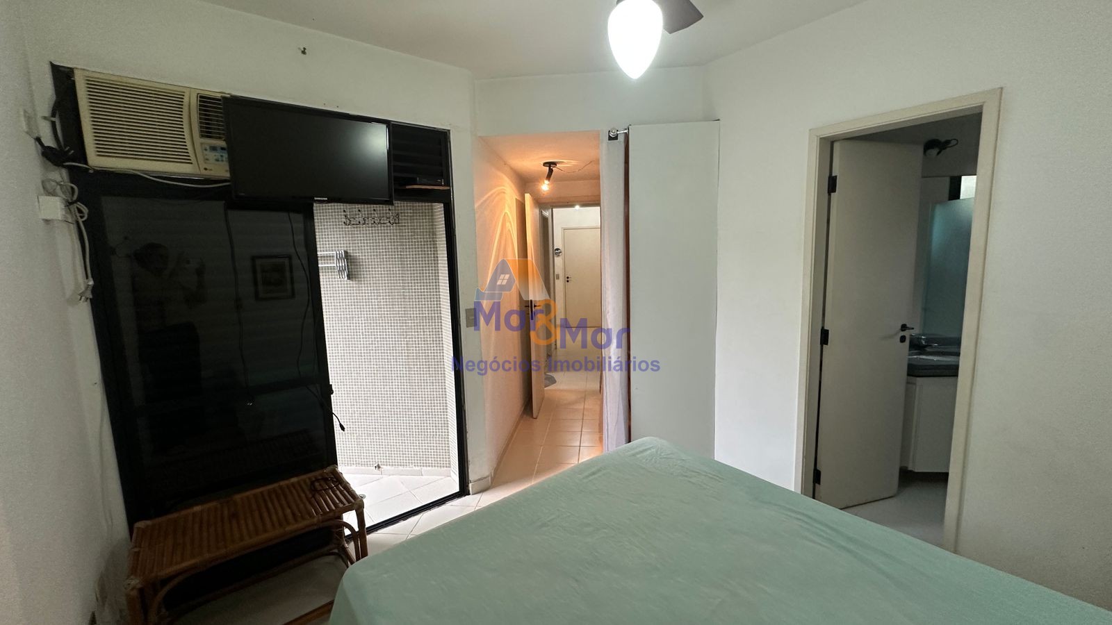 Apartamento na Praia das Pitangueiras, Guarujá - SP