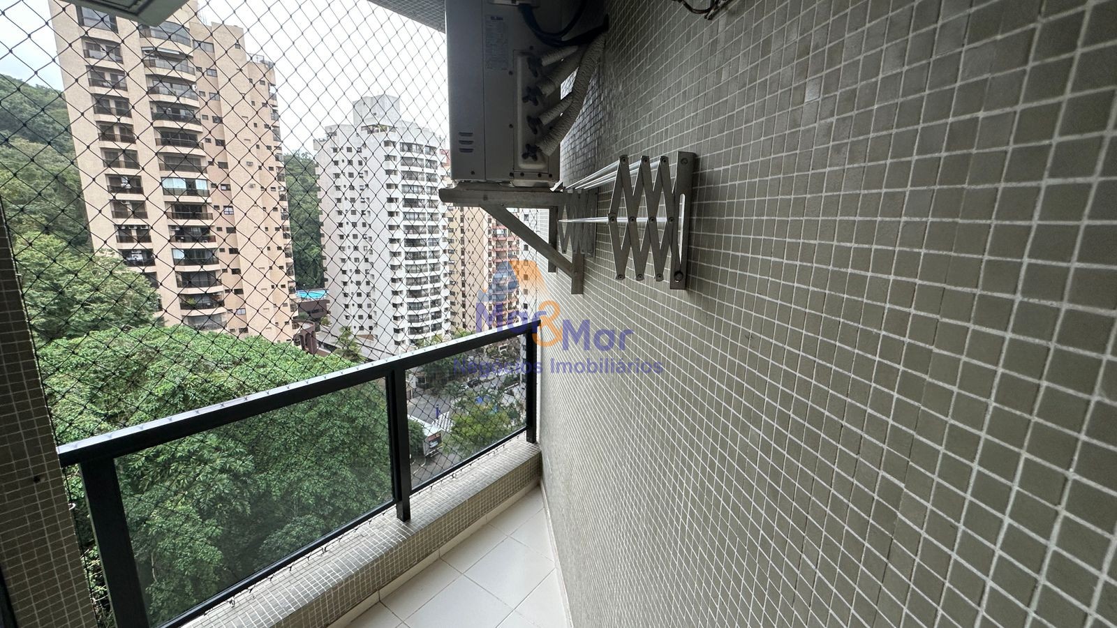 Apartamento na Praia das Pitangueiras, Guarujá - SP