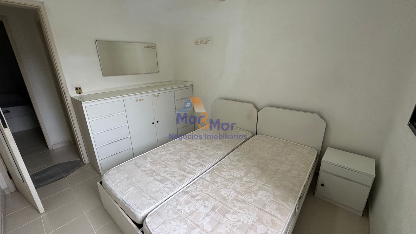 Apartamento na Praia das Pitangueiras, Guarujá - SP