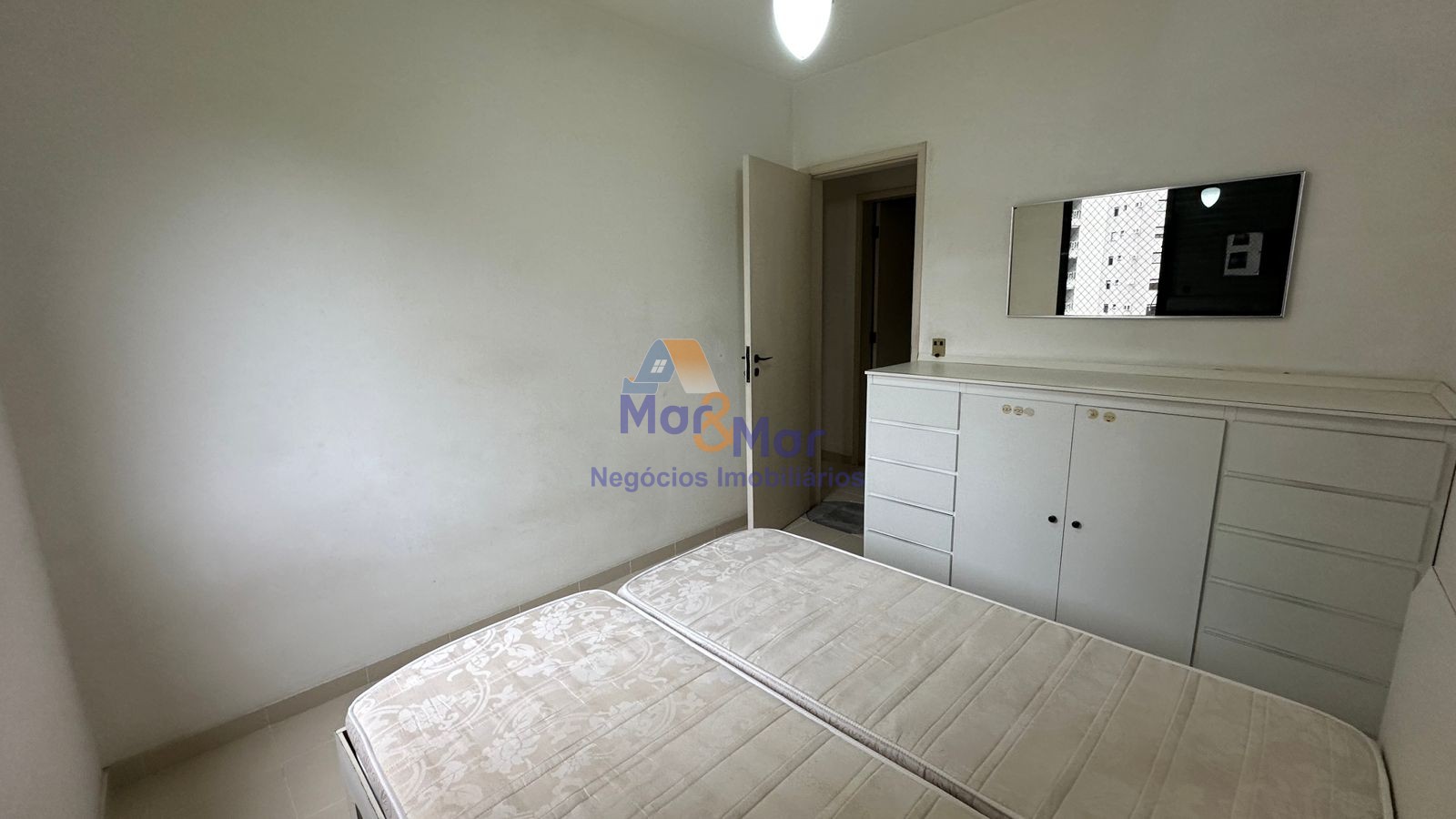 Apartamento na Praia das Pitangueiras, Guarujá - SP