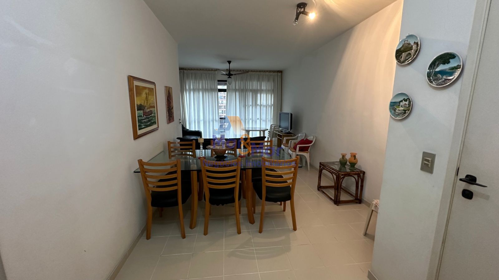 Apartamento na Praia das Pitangueiras, Guarujá - SP