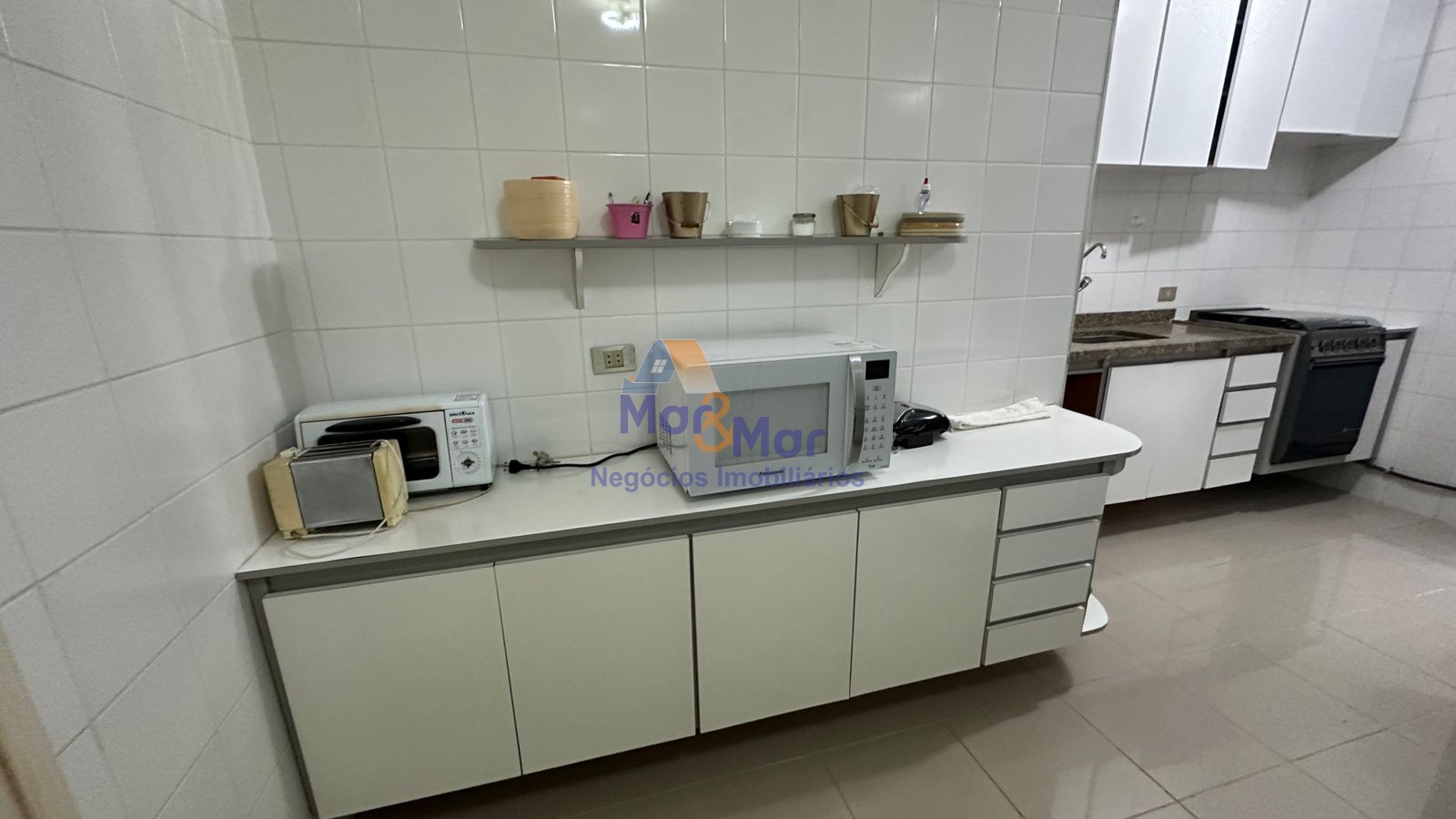 Apartamento na Praia das Pitangueiras, Guarujá - SP