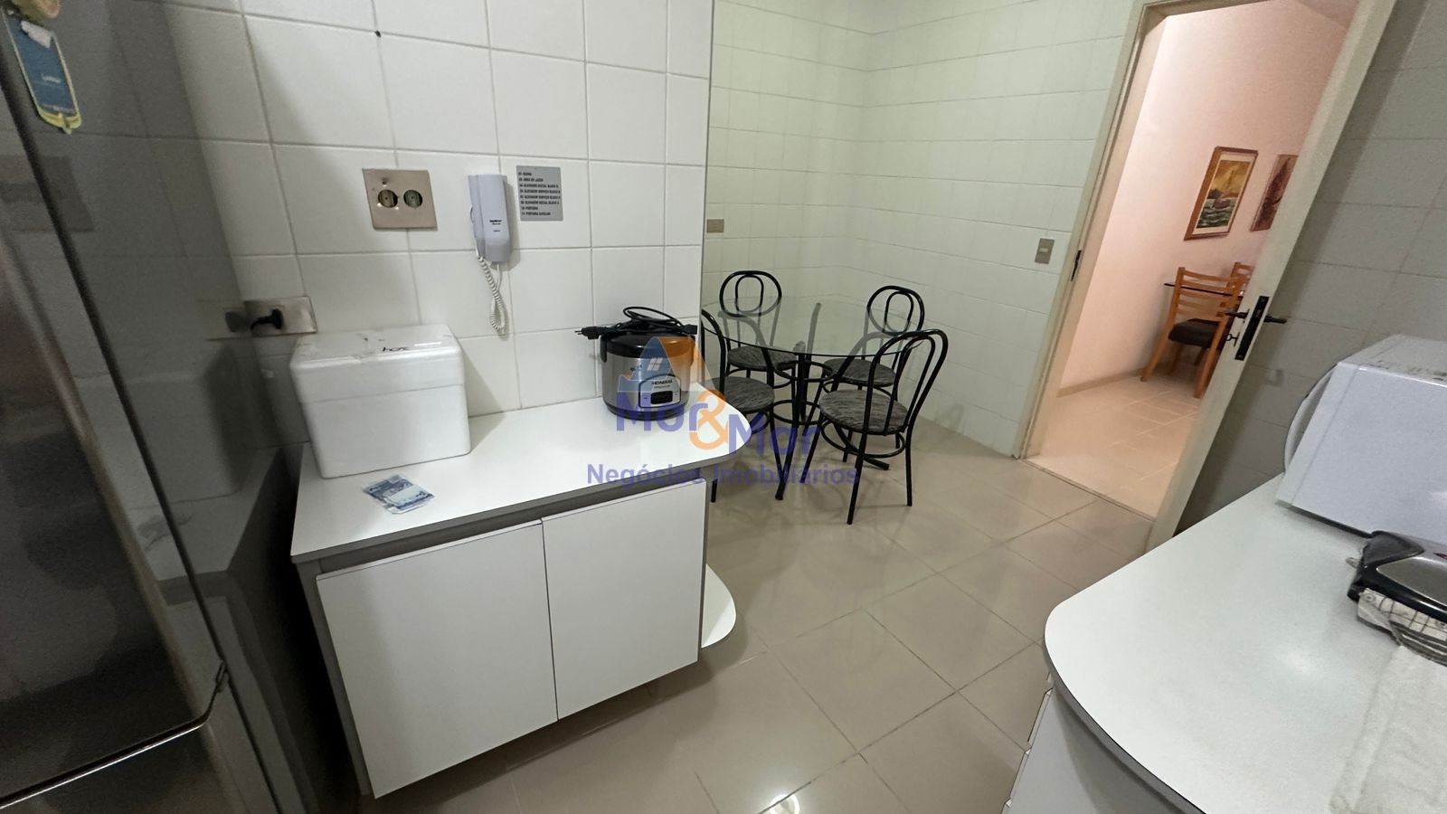Apartamento na Praia das Pitangueiras, Guarujá - SP