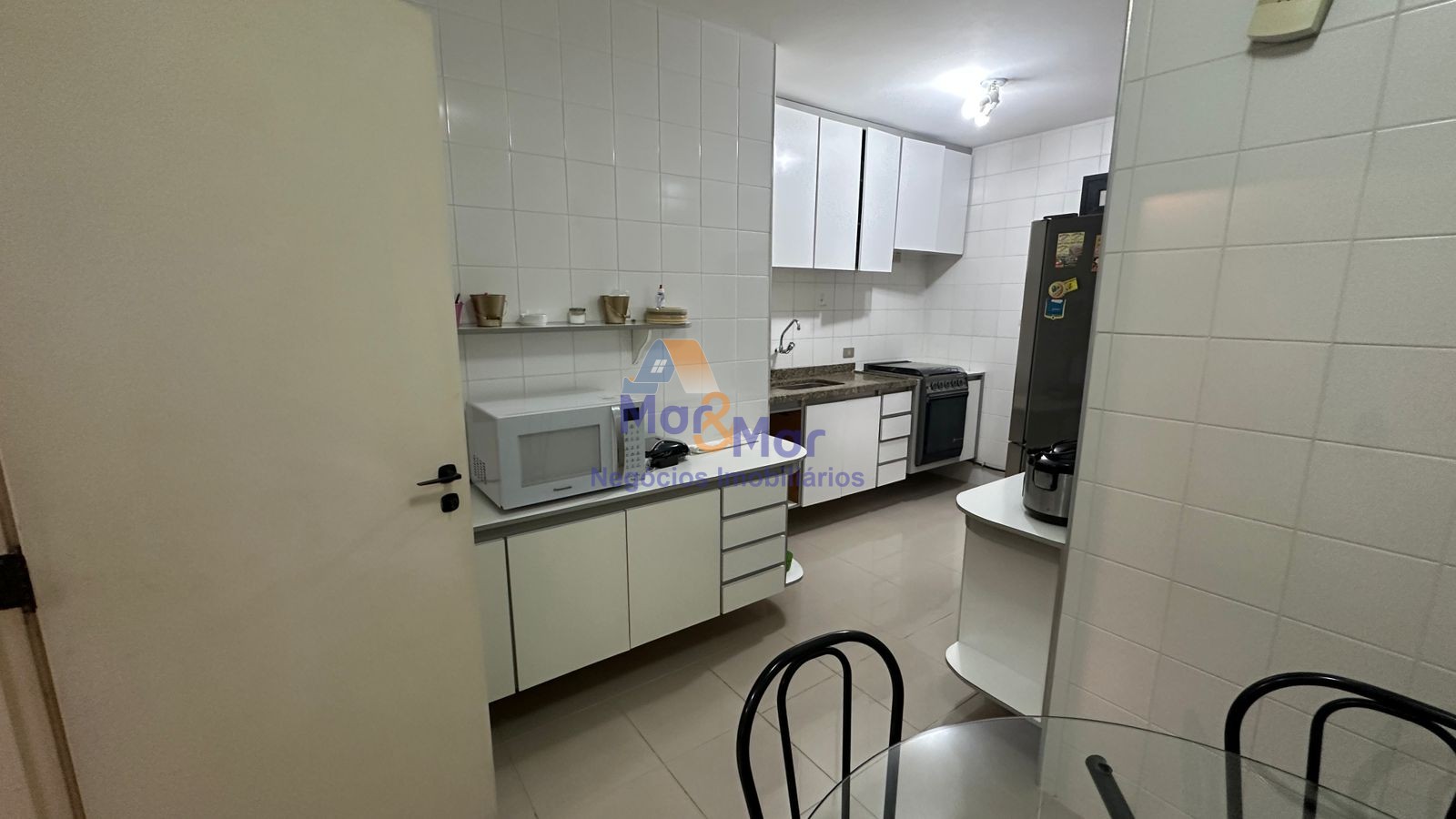 Apartamento na Praia das Pitangueiras, Guarujá - SP