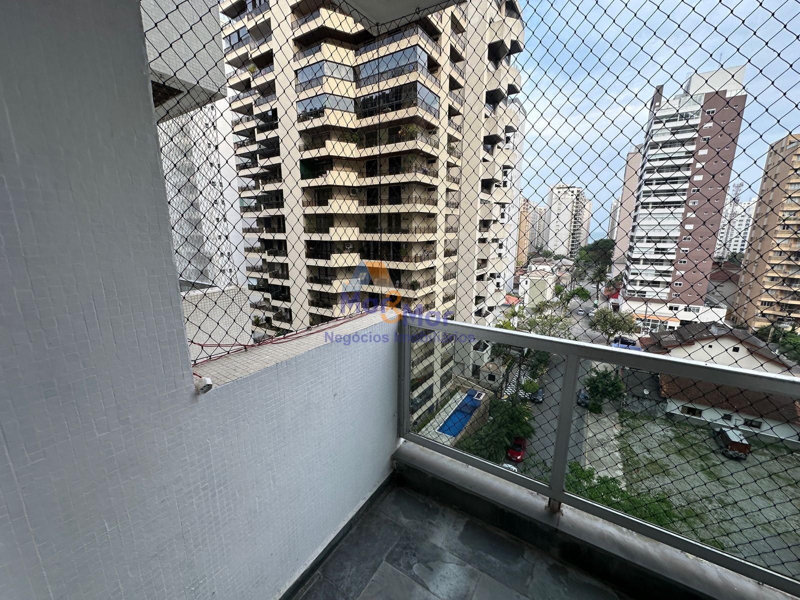 Apartamento na Praia das Pitangueiras, Guarujá - SP