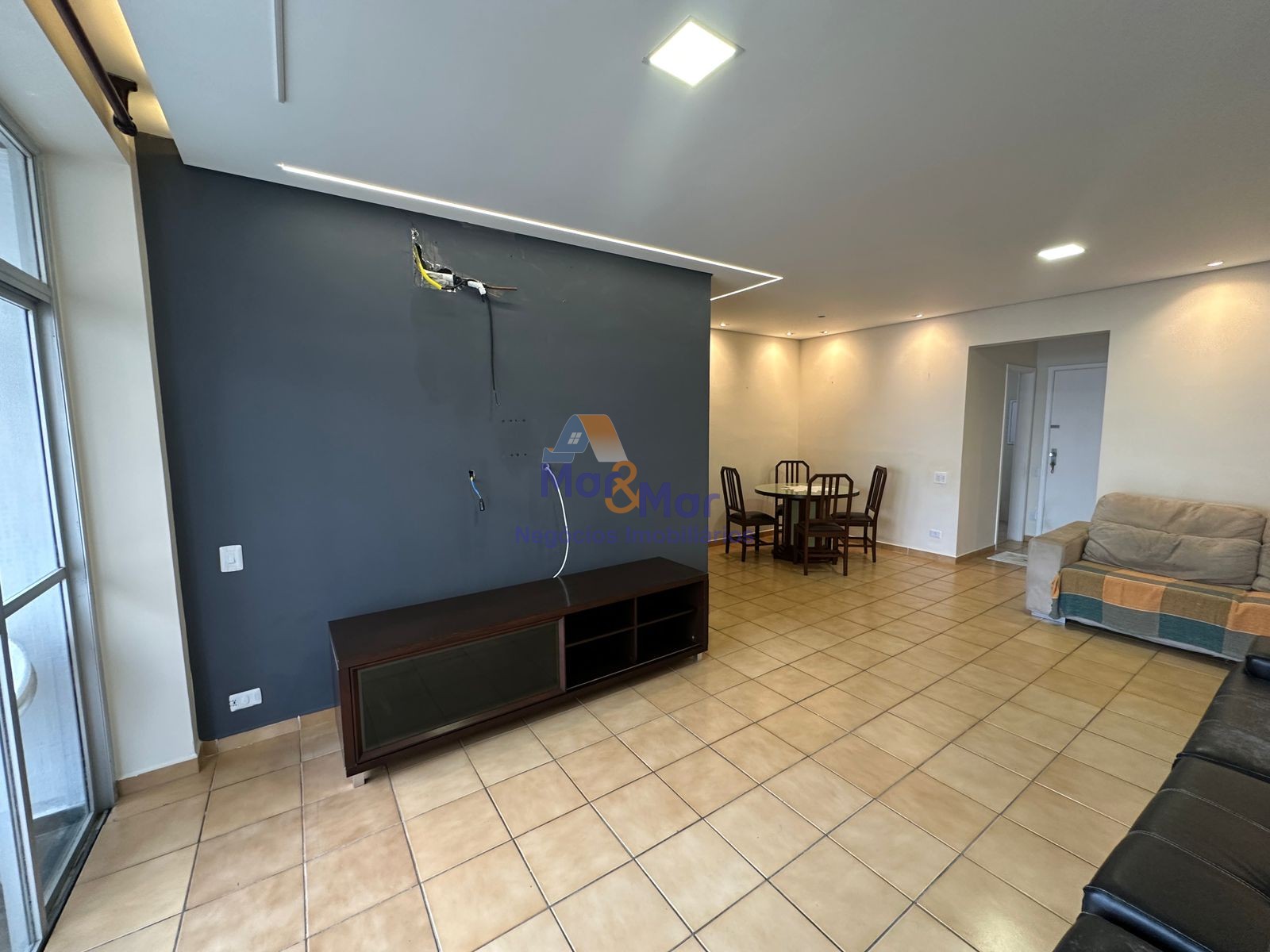 Apartamento na Praia das Pitangueiras, Guarujá - SP