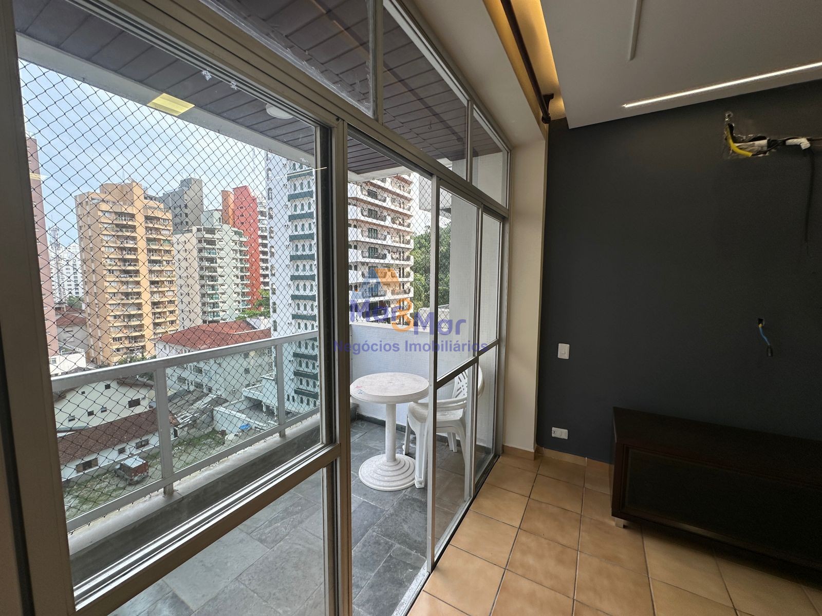 Apartamento na Praia das Pitangueiras, Guarujá - SP
