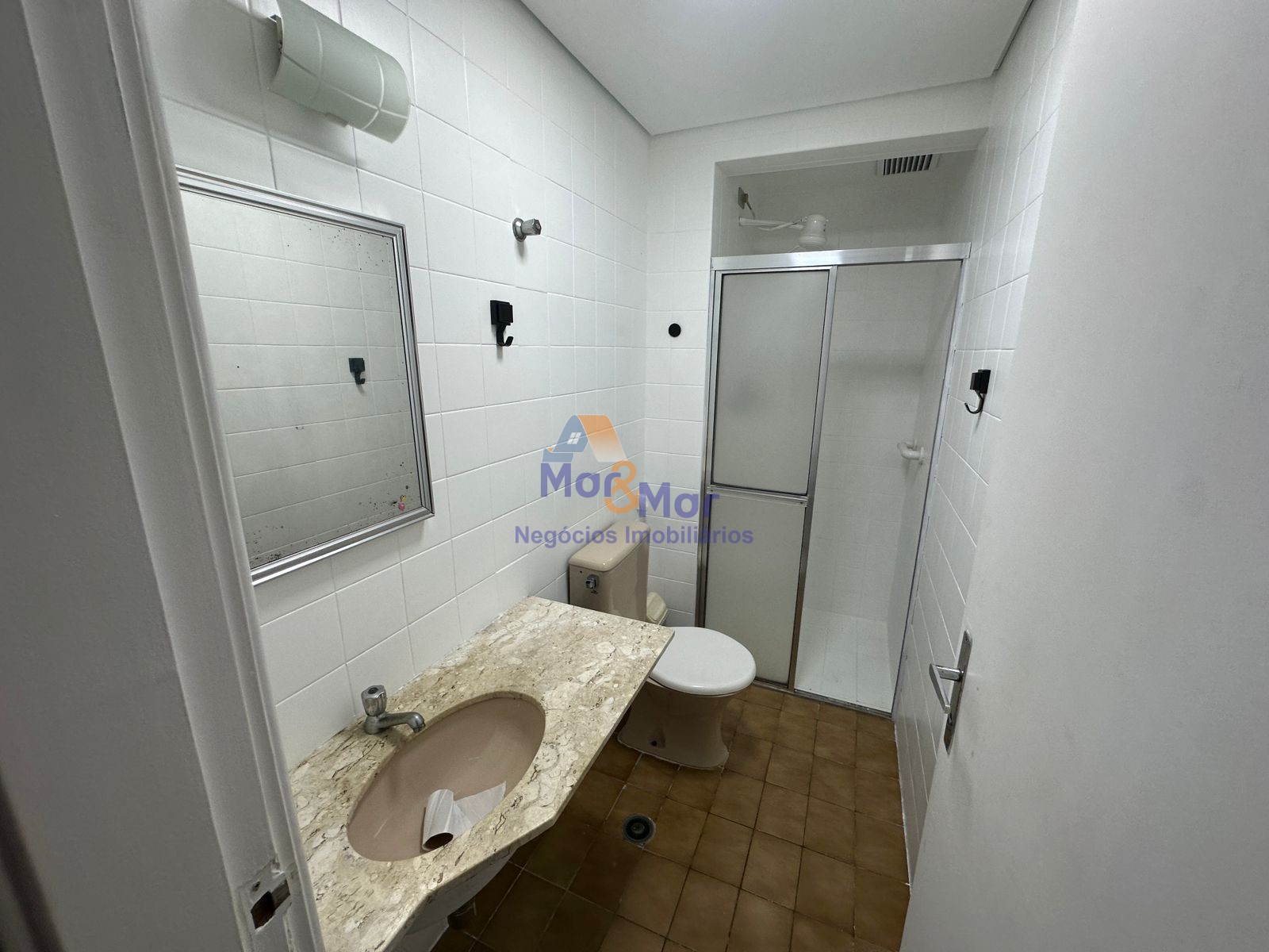 Apartamento na Praia das Pitangueiras, Guarujá - SP