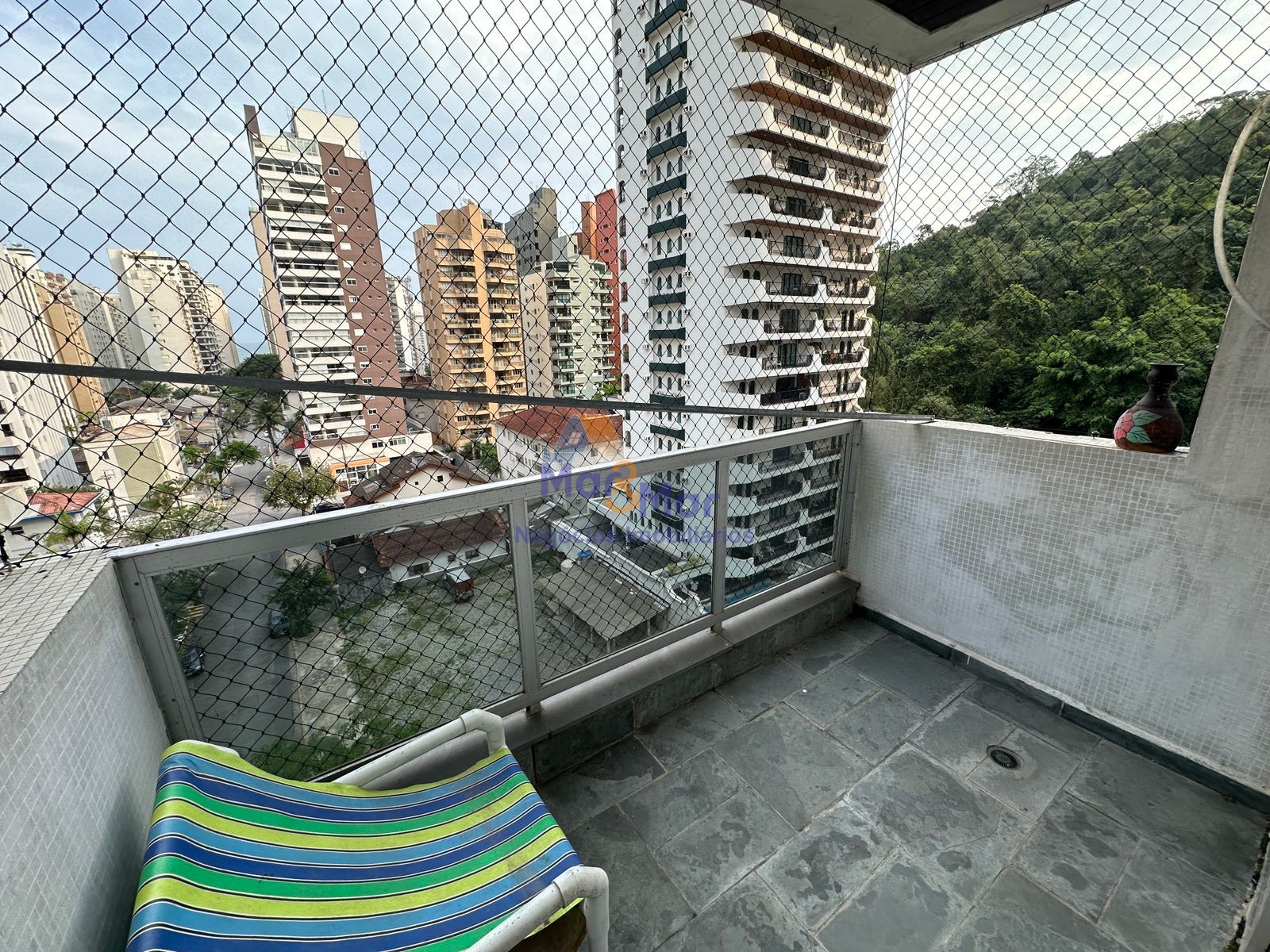 Apartamento na Praia das Pitangueiras, Guarujá - SP