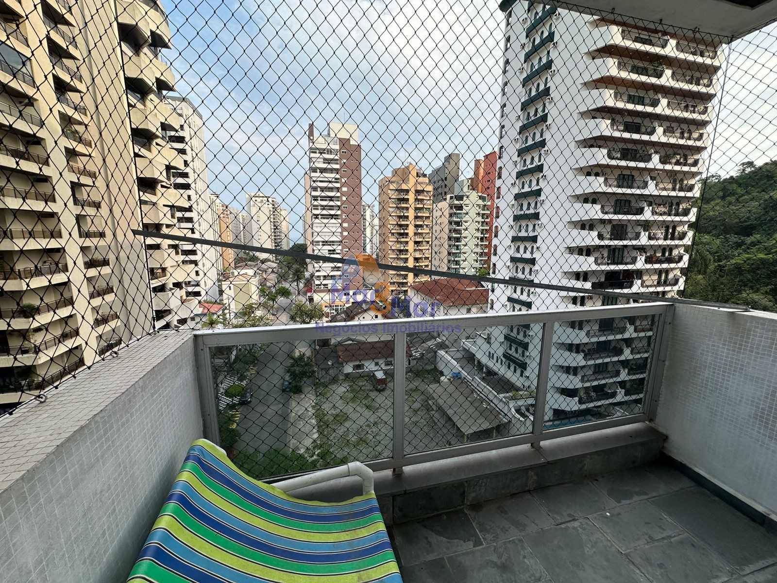 Apartamento na Praia das Pitangueiras, Guarujá - SP