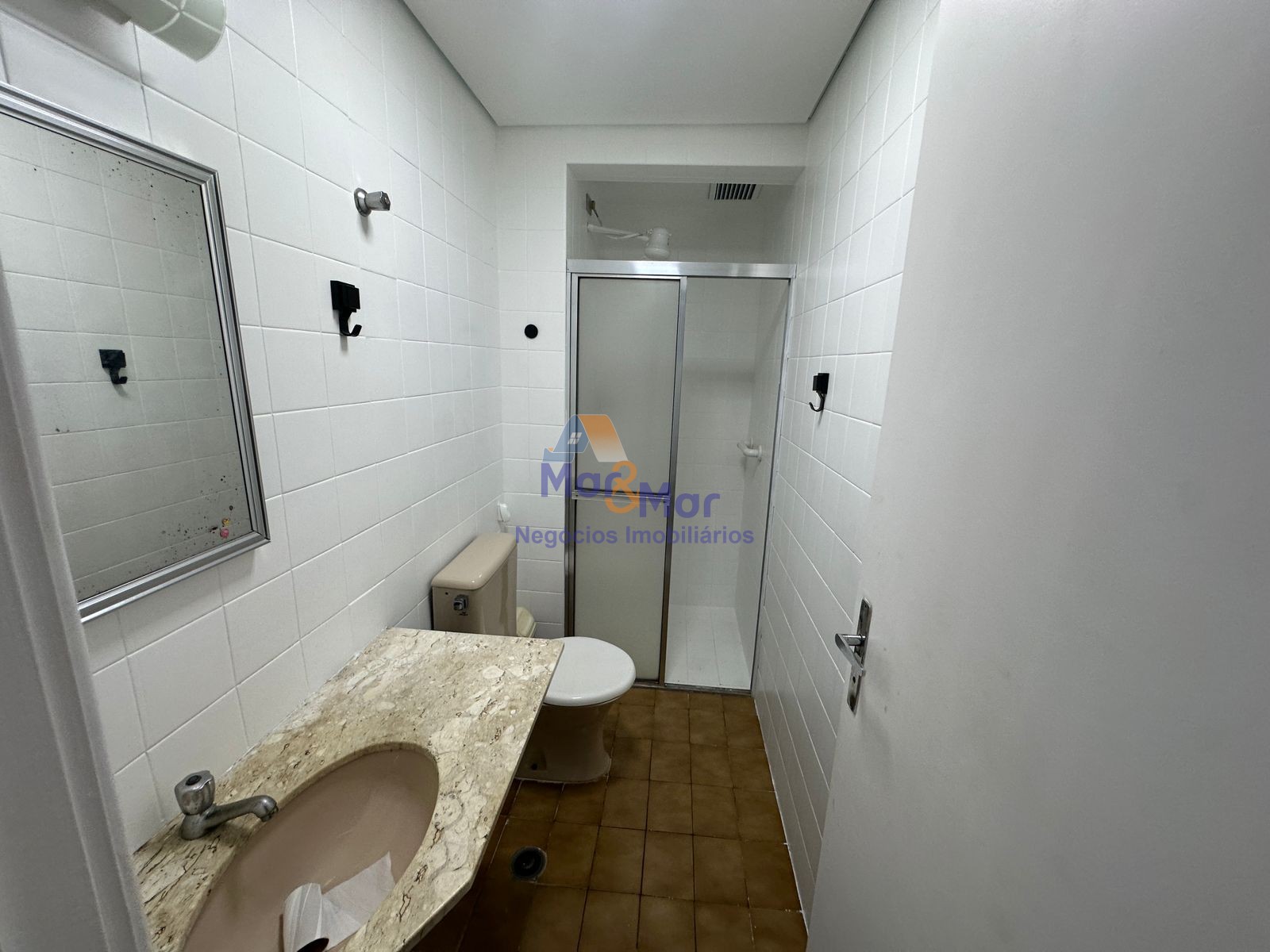 Apartamento na Praia das Pitangueiras, Guarujá - SP