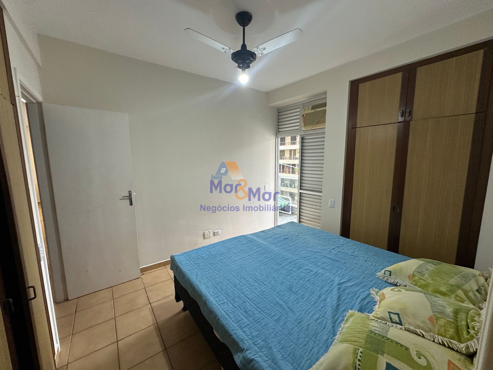 Apartamento na Praia das Pitangueiras, Guarujá - SP