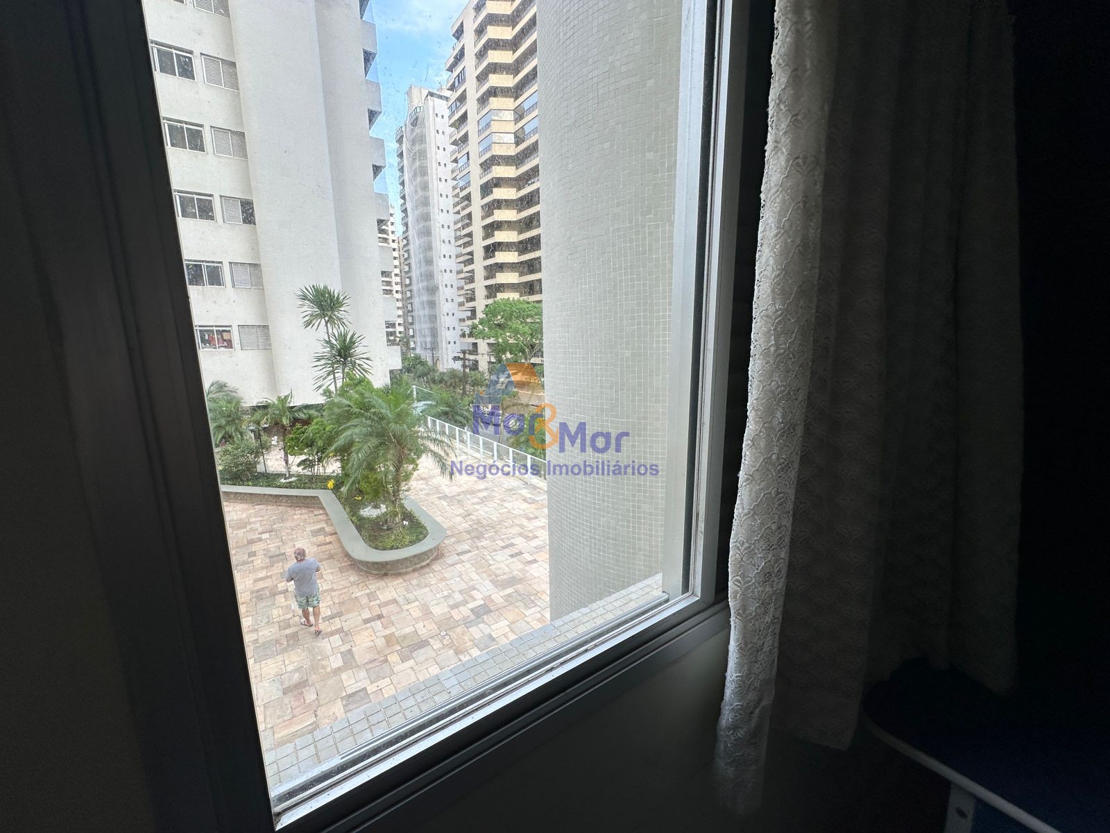 Apartamento na Praia das Pitangueiras, Guarujá - SP